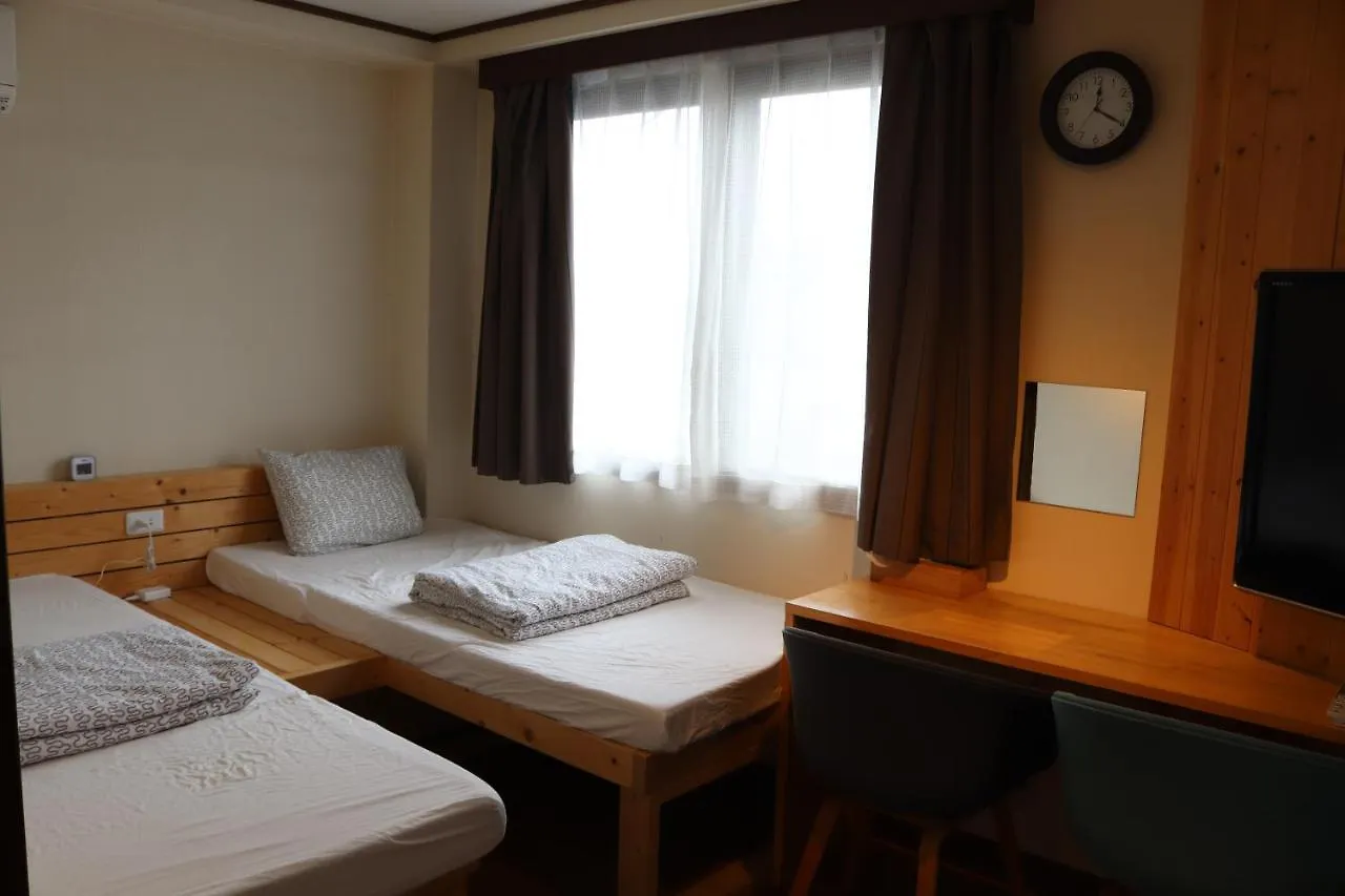 Ui Guest House contacts